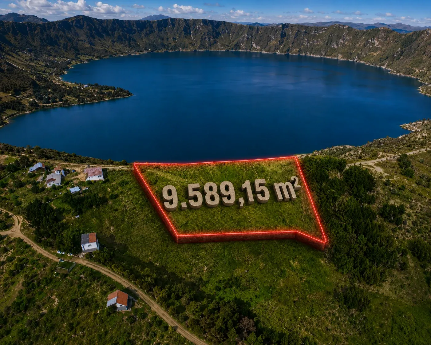 Vista aérea del terreno de 9.589,15 m² junto a la Laguna de Quilotoa